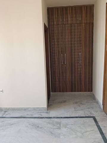 Room in 3 BHK Builder Floor at Ansal Plaza Sector-23, Sector 23 – for Rent