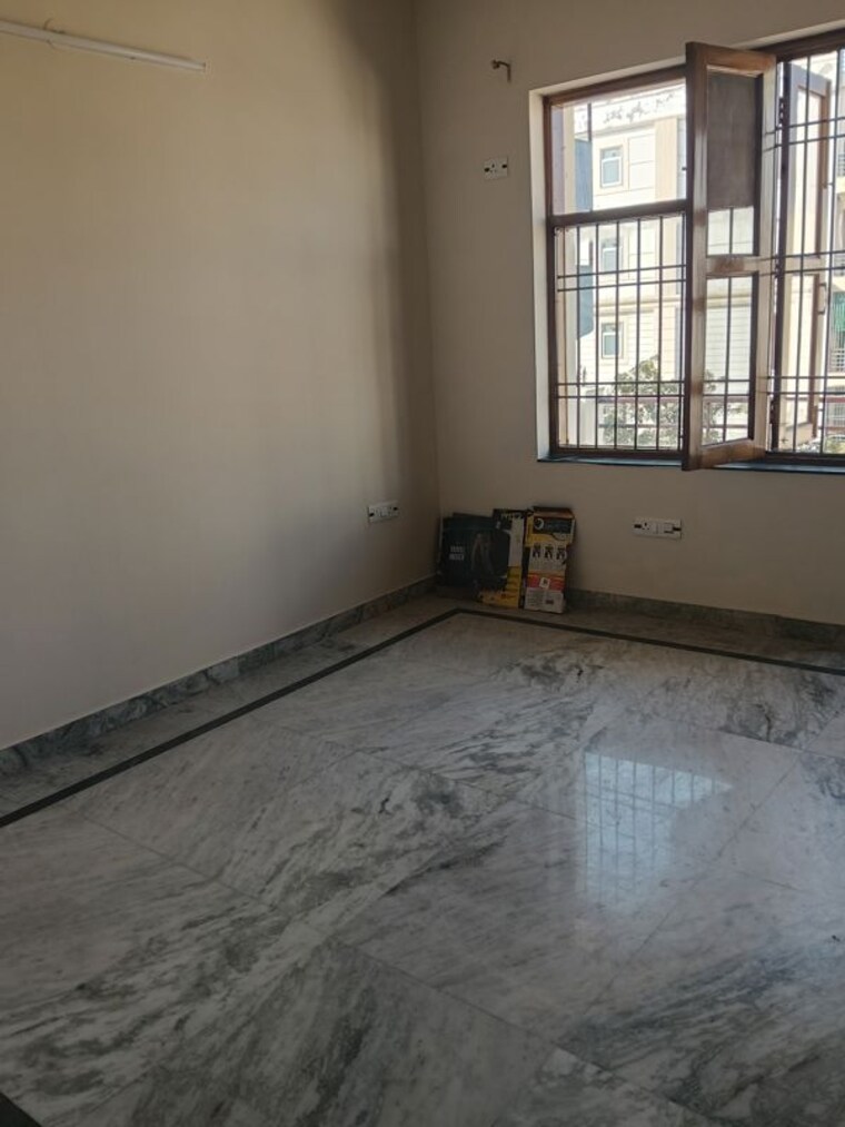 Room, ansal-plaza-sector-23 3 Bedroom 2400 Sq.Ft. Builder Floor In Sector 23 Gurgaon 10027457