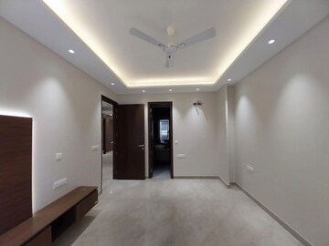 Room in 4 BHK Builder Floor at Sushant Lok I – for Sale