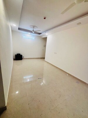 Room in 2 BHK Apartment at Signature Global Prime, Sector 63a – for Rent