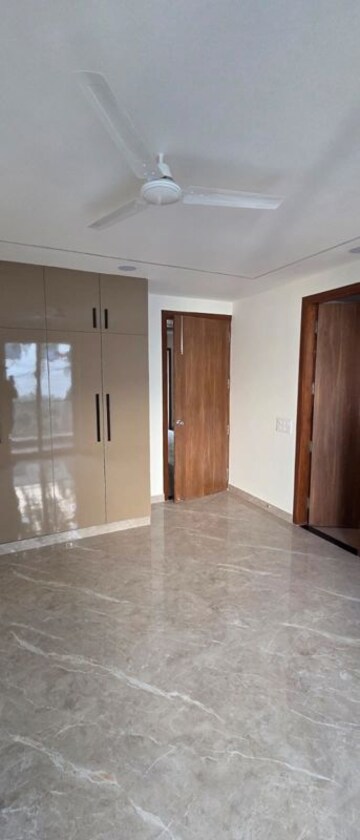 Room in 3 BHK Builder Floor at Sector 39 – for Sale