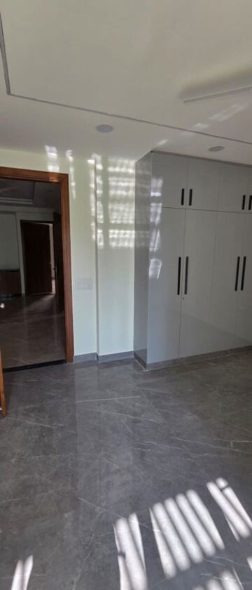 Building Lobby in 3 BHK Builder Floor at Sector 39 – for Sale