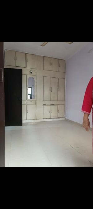Room in 2 BHK Builder Floor at Vishwas Nagar – for Sale