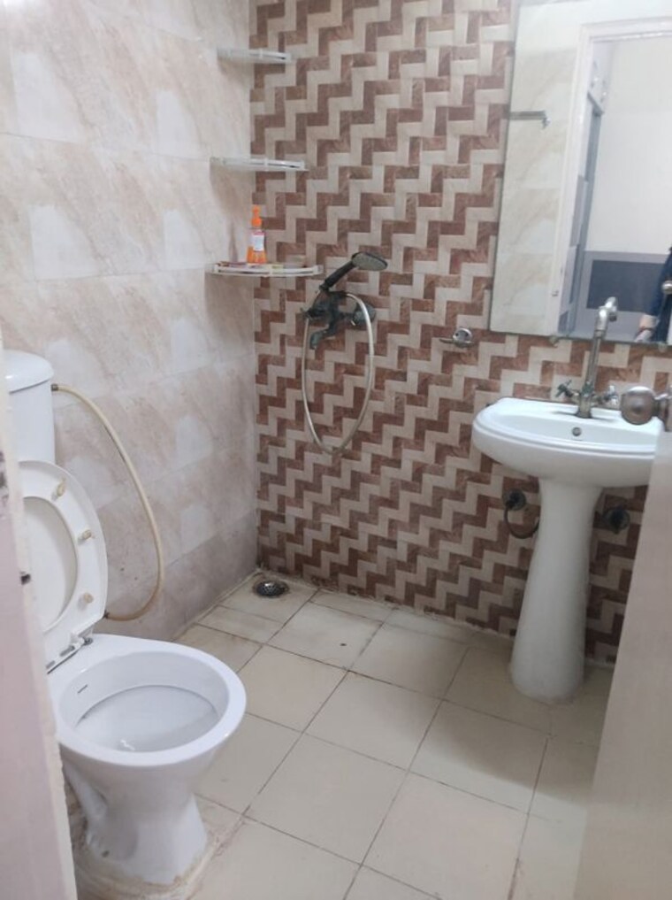 Bathroom, gaur-city-6th-avenue 2 Bedroom 980 Sq.Ft. Apartment In Sector 4 Greater Noida Greater Noida 10027498