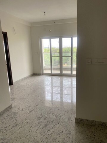 Room in 2 BHK Apartment at Indu Arcade Puppalaguda, Puppalaguda – for Rent