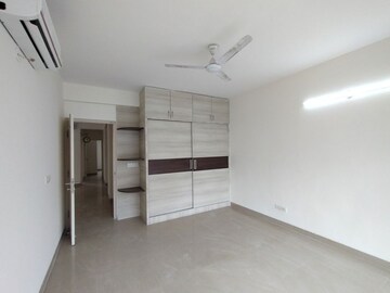 Room in 3 BHK Builder Floor at South City 1 – for Sale