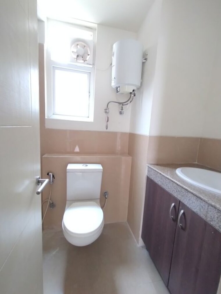 Bathroom, south city 1 3 Bedroom 1450 Sq.Ft. Builder Floor In South City 1 Gurgaon 10027500