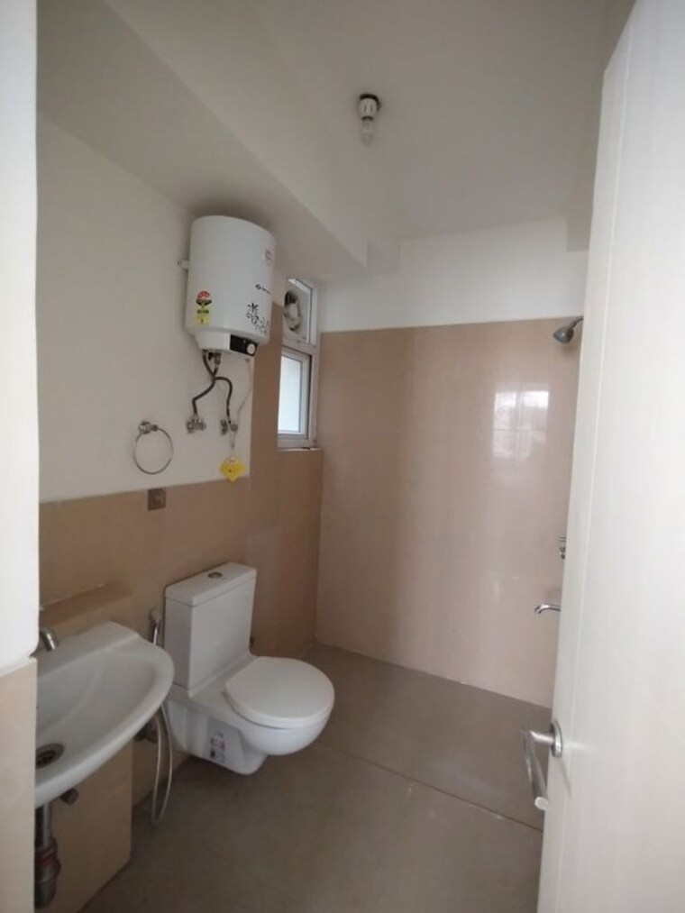 Bathroom, south city 1 3 Bedroom 1450 Sq.Ft. Builder Floor In South City 1 Gurgaon 10027500