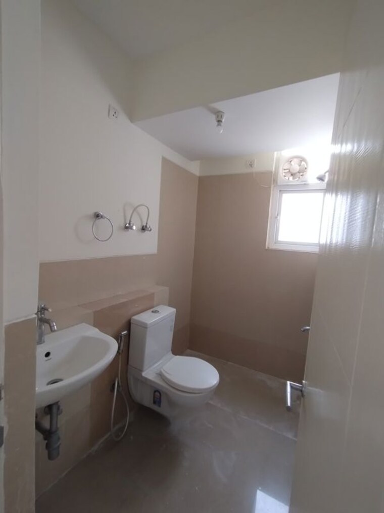 Bathroom, south city 1 3 Bedroom 1450 Sq.Ft. Builder Floor In South City 1 Gurgaon 10027500