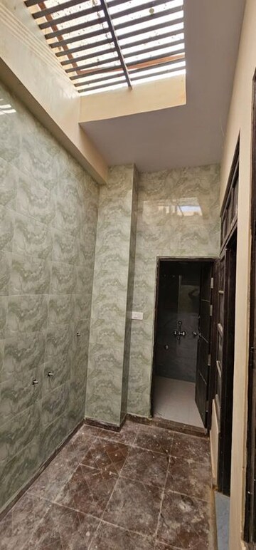 Furnished Amenities in 3.5 BHK Independent House at Kailasha Enclave, Sultanpur Road – for Rent