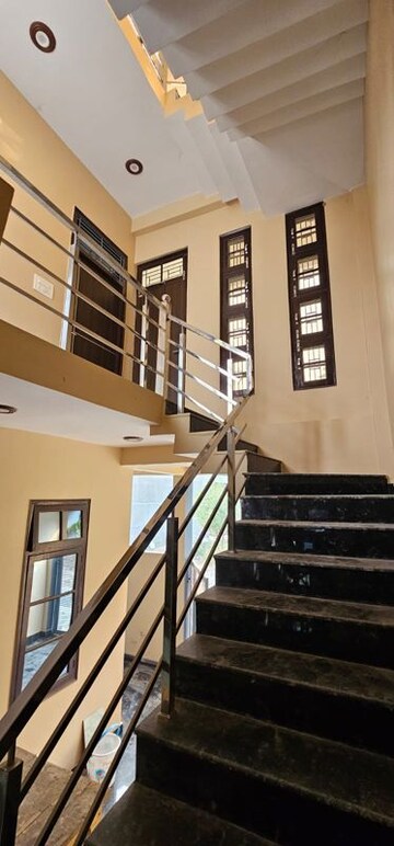 Staircase in 3.5 BHK Independent House at Kailasha Enclave, Sultanpur Road – for Rent