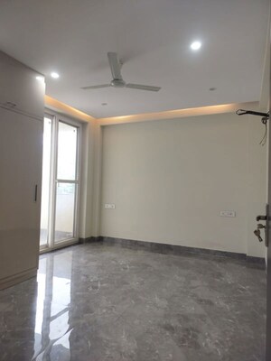 Room in 3 BHK Builder Floor at Sector 45 – for Sale