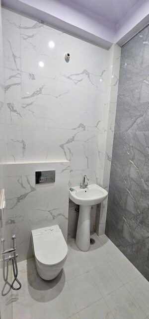 Bathroom in 3.5 BHK Villa at Sultanpur Road – for Rent