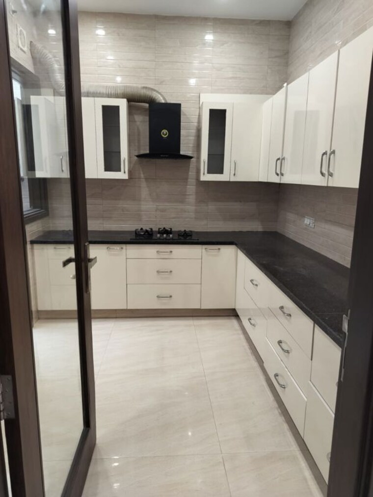 Kitchen, dlf phase iv 3 Bedroom 2000 Sq.Ft. Builder Floor In Dlf Phase iv Gurgaon 10027550