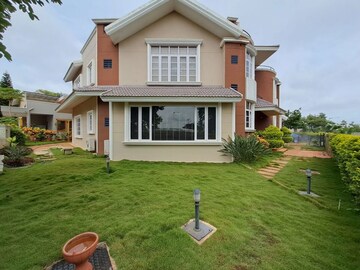 4 BHK Villa For Sale in Hollywood Town, International Airport Road
