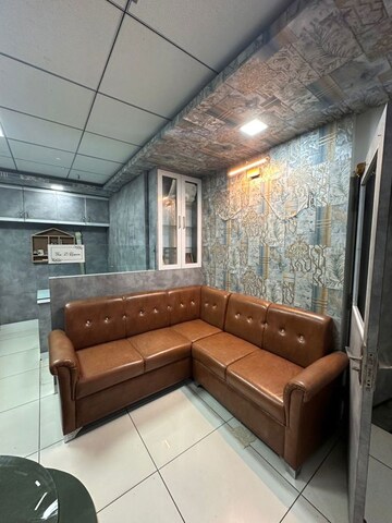  Office Space For Rent in Hazratganj