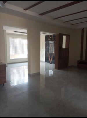 Room in 3 BHK Builder Floor at Sector 21 – for Rent