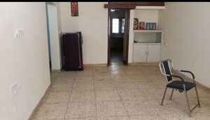 Parking in 3 BHK Builder Floor at Sector 35 – for Rent