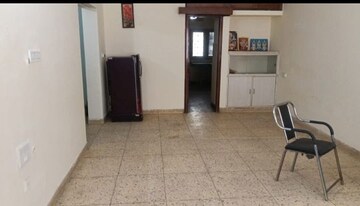 Parking in 3 BHK Builder Floor at Sector 35 – for Rent
