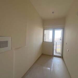 Room in 4 BHK Apartment at Kalpataru Vista, Sector 128 – for Rent