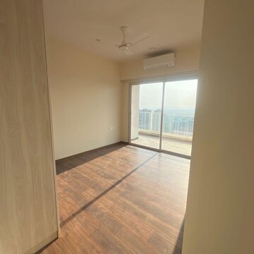 Room in 4 BHK Apartment at Kalpataru Vista, Sector 128 – for Rent