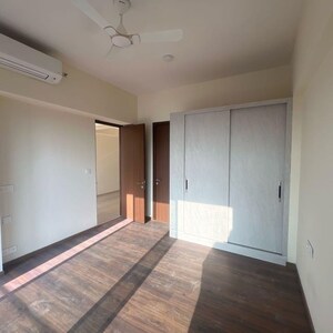 Room in 4 BHK Apartment at Kalpataru Vista, Sector 128 – for Rent