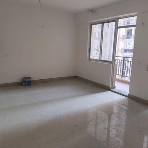 Room in 4 BHK Apartment at Kalpataru Vista, Sector 128 – for Rent