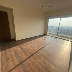Room in 4 BHK Apartment at Kalpataru Vista, Sector 128 – for Rent