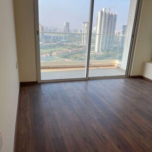 Room in 4 BHK Apartment at Kalpataru Vista, Sector 128 – for Rent