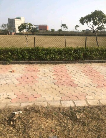  Plot – Garden View at Sector 5 Wave City - for Sale