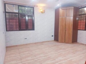 6+ BHK Builder Floor For Rent in Sector 50