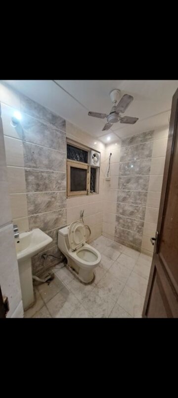 Bathroom in 3 BHK Builder Floor at Greater Kailash Part 3 – for Rent