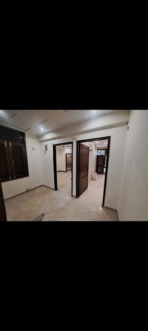 Room in 3 BHK Builder Floor at Greater Kailash Part 3 – for Rent