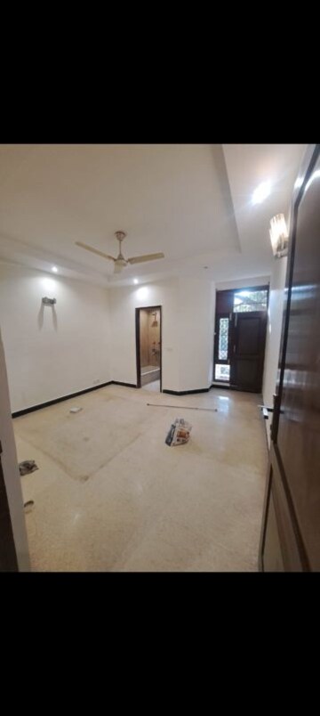 Room in 3 BHK Builder Floor at Greater Kailash Part 3 – for Rent