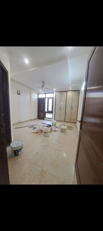 Room in 3 BHK Builder Floor at Greater Kailash Part 3 – for Rent