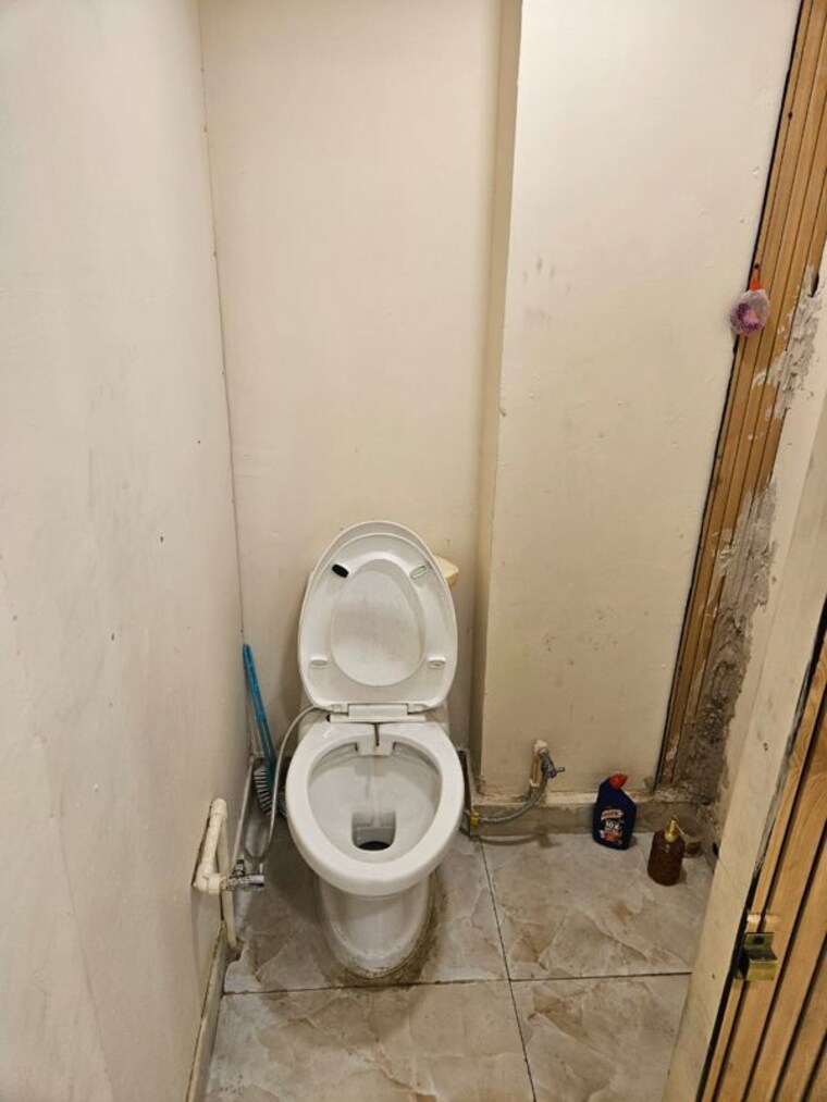 Bathroom, indrapuram 3 Bedroom 1350 Sq.Ft. Builder Floor In Indrapuram Ghaziabad 10027810