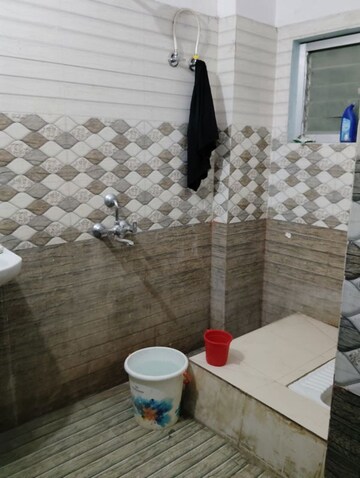 Master Bedroom in 2 BHK Builder Floor at Chinhat – for Rent