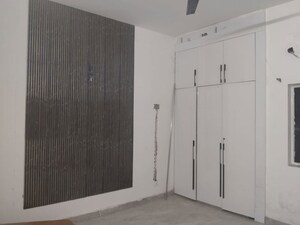 Room in 2 BHK Builder Floor at Dhavalgiri Apartment Sector 11, Sector 11 – for Rent