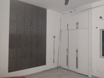 Room in 2 BHK Builder Floor at Dhavalgiri Apartment Sector 11, Sector 11 – for Rent