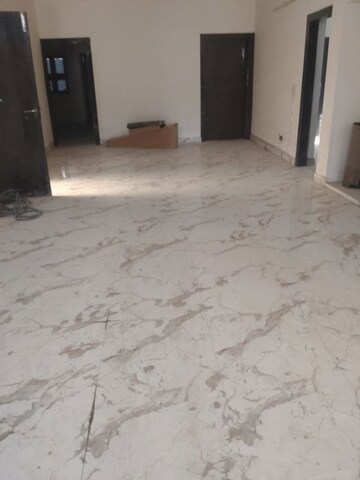 Room in 2 BHK Builder Floor at Dhavalgiri Apartment Sector 11, Sector 11 – for Rent