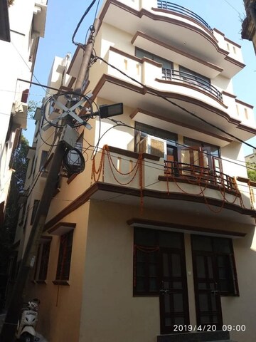 2 BHK Builder Floor For Rent in Hazratganj