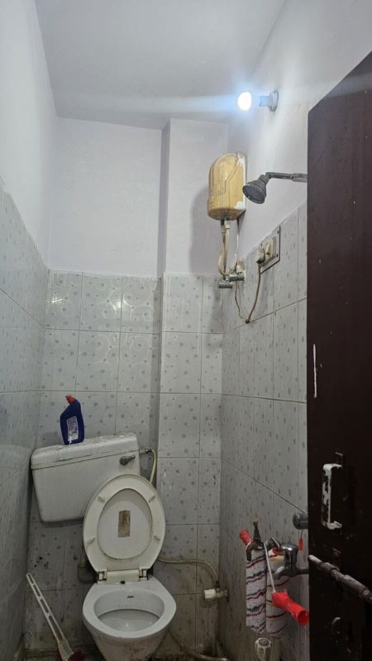 Bathroom, gomti nagar 1 Bedroom 800 Sq.Ft. Independent House In Gomti Nagar Lucknow 10027632