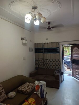 Living Room in 1 BHK Builder Floor at Ardee City, Sector 52 – for Rent