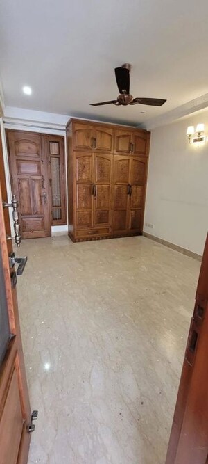 Room in 3 BHK Builder Floor at Chittaranjan Park – for Rent