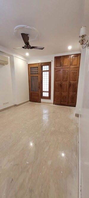 Room in 3 BHK Builder Floor at Chittaranjan Park – for Rent