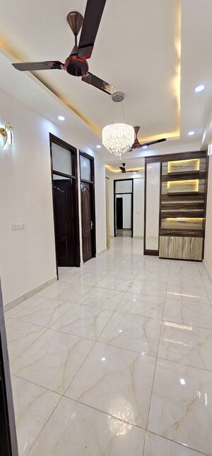 Room in 3 BHK Builder Floor at Indrapuram – for Rent