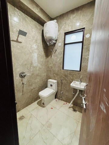 Master Bedroom in 1 BHK Builder Floor at Ardee Mall, Sector 52 – for Rent