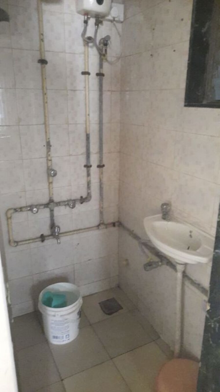 Bathroom, mahalaxmi-chs-parel 1 Bedroom 350 Sq.Ft. Apartment In Parel Mumbai 10027827