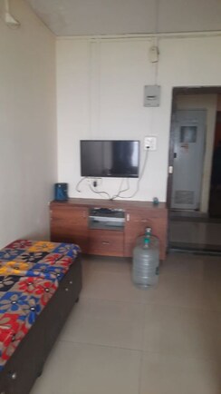 1 BHK + Pooja Room,Study Room Apartment For Rent in Mahalaxmi CHS Parel
