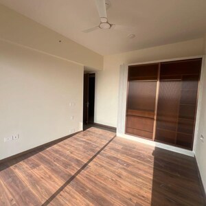 Room in 4 BHK Apartment at Kalpataru Vista, Sector 128 – for Rent